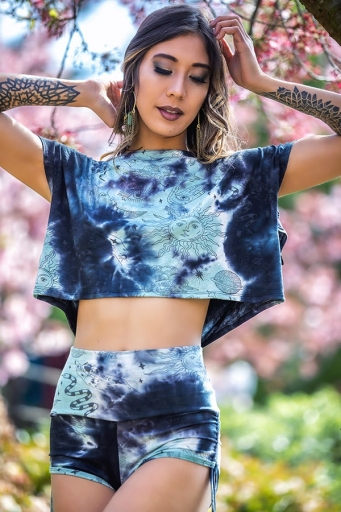 Add Magic to Your Wardrobe with Dede Crop Celestial Melodia Designs